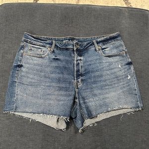 Women's high rise denim shorts